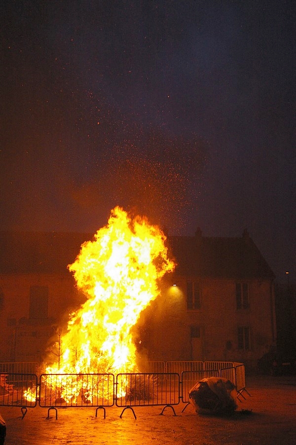 Sapins Galette et cidre: feu de joie sapins 069